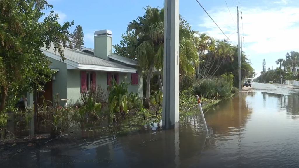 Storm surge, heavy rain flood out roads and some homes in Anna Maria ...